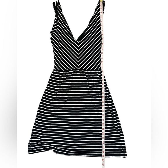 LOFT Black & White Striped Crossover Keyhole Back Sleeveless Mini Dress M Petite - Picture 4 of 10